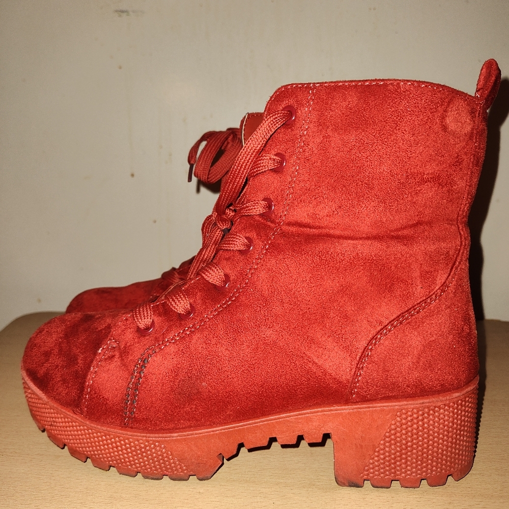 Red Lace Up combat Boot Zipper faux suede 8.5